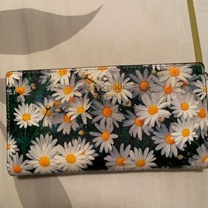 Brand New Kate Spade daisies wallet